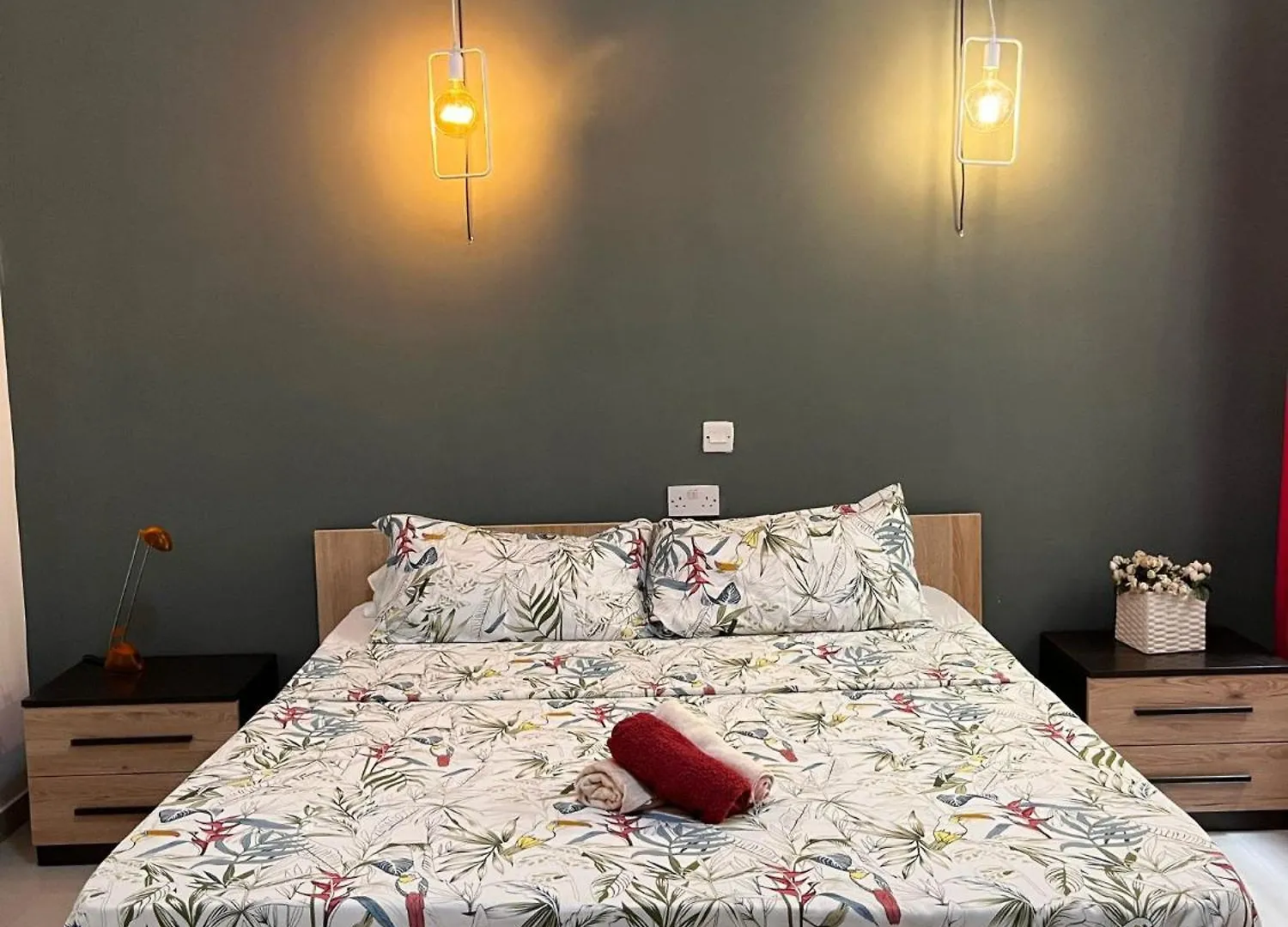 Central Sliema Stay Cozy For 4 Guests, Air-Conditioned, Self Check-In 0*,  Malta