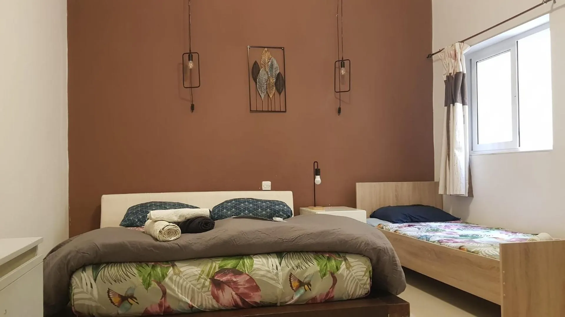 Central Sliema Stay Cozy For 4 Guests, Air-Conditioned, Self Check-In Homestay